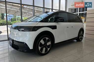 Минивэн Zeekr Mix 2025 в 