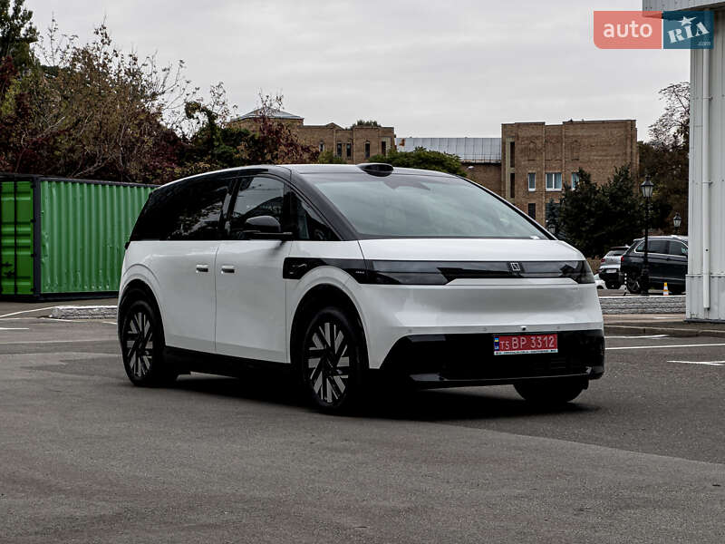 Минивэн Zeekr Mix 2024 в 