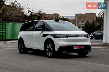 Минивэн Zeekr Mix 2024 в 