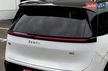 Минивэн Zeekr Mix 2024 в 