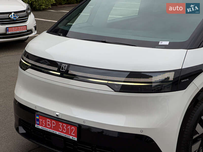Мінівен Zeekr Mix 2025 в Києві