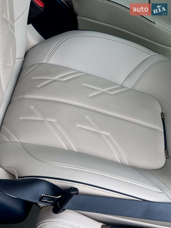 Мінівен Zeekr Mix 2025 в Києві