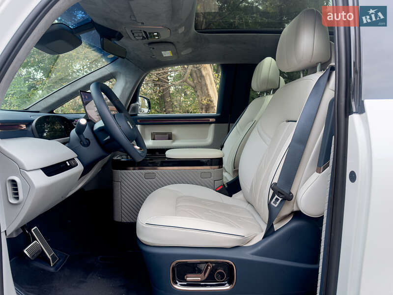 Мінівен Zeekr Mix 2025 в Києві