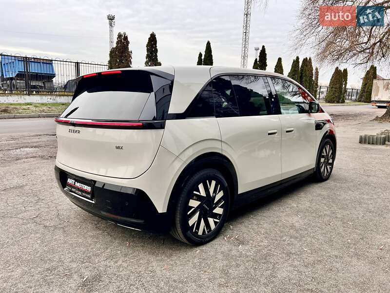 Мінівен Zeekr Mix 2024 в Києві