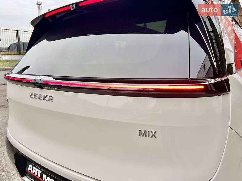 Мінівен Zeekr Mix 2024 в Києві