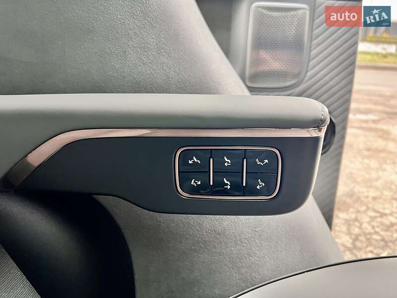 Мінівен Zeekr Mix 2024 в Києві