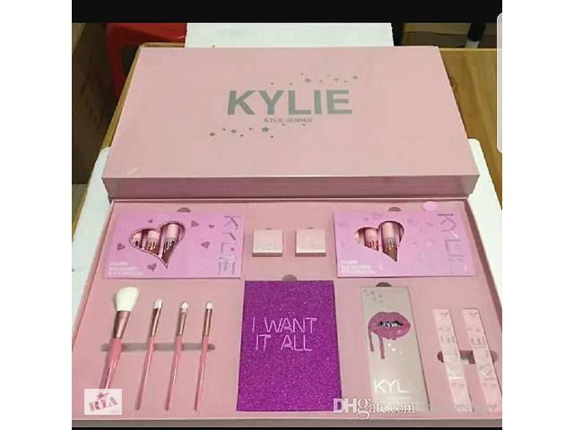 Подарочный набор косметики Kylie Jenner розовый