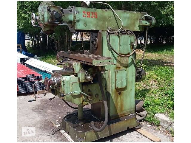 Продам широкоуниверсальный фрезерный станок 6Р81ш