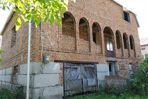 Продается дом на 2 этажа 290 кв. м с камином