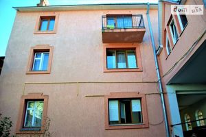 Продается дом на 3 этажа 645 кв. м с участком