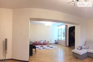 Продается 5-комнатная квартира 204 кв. м в Чернигове