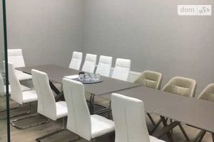 Продається офіс 93 кв. м в торгово-офісному центрі