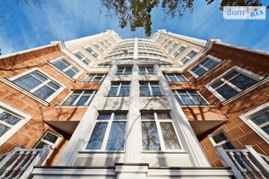 Продается 4-комнатная квартира 202 кв. м в Одессе