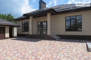 Продається одноповерховий будинок 175 кв. м з подвалом