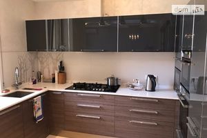 Продається 5-кімнатна квартира 192 кв. м у Одесі