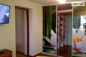Продається 4-кімнатна квартира 82.5 кв. м у Рівному