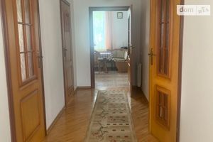 Продается дом на 2 этажа 300 кв. м с садом