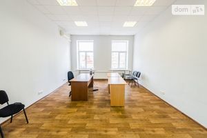 Здається в оренду офіс 35.5 кв. м в нежитловому приміщені в житловому будинку