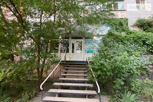 Продається офіс 35 кв. м в нежитловому приміщені в житловому будинку
