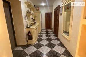 Продается 4-комнатная квартира 143 кв. м в Тернополе