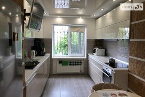 Продается 4-комнатная квартира 88 кв. м в Днепре