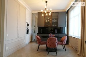 Продается 3-комнатная квартира 120 кв. м в Киеве