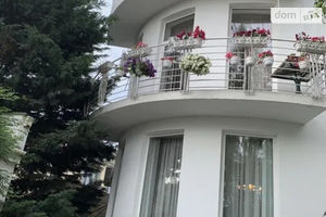 Продается одноэтажный дом 300 кв. м с балконом