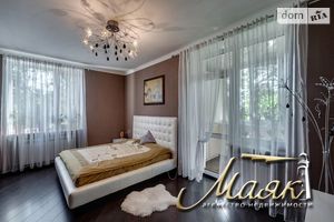Продается 4-комнатная квартира 115 кв. м в Запорожье
