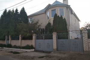 Продається будинок 2 поверховий 300.4 кв. м з ділянкою