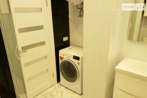 Продається 2-кімнатна квартира 80 кв. м у Одесі