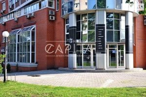Сдается в аренду нежилое помещение в жилом доме 626 кв. м в 2-этажном здании