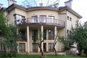 Продається частина будинку 200 кв. м с басейном
