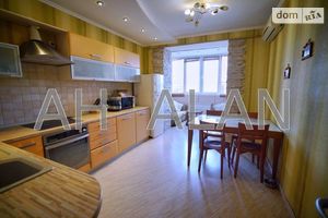 Продается 3-комнатная квартира 120 кв. м в Киеве