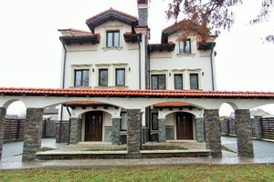 Продается дом на 3 этажа 376 кв. м с мансардой