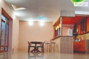 Продается дом на 3 этажа 320 кв. м с участком