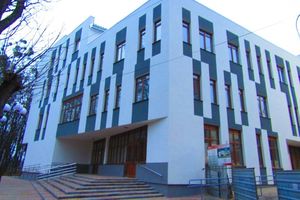 Продається адміністративна будівля 3900 кв.м