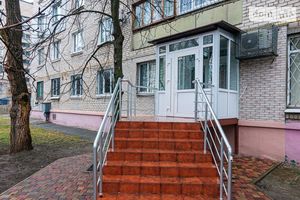 Сдается в аренду офис 32 кв. м в нежилом помещении в жилом доме
