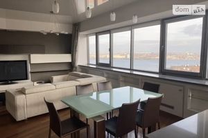 Продается 4-комнатная квартира 174 кв. м в Днепре