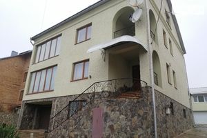Продается дом на 3 этажа 449.8 кв. м с мансардой