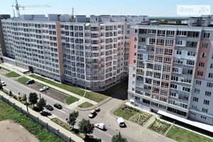 Продається 4-кімнатна квартира 136.3 кв. м у Чернігові