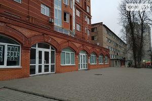 Продається нежитлове приміщення в житловому будинку 122 кв. м в 10-поверховій будівлі