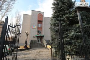 Продається об'єкт сфери послуг 3025 кв. м в 4-поверховій будівлі