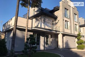 Продається будинок 3 поверховий 250 кв. м з балконом