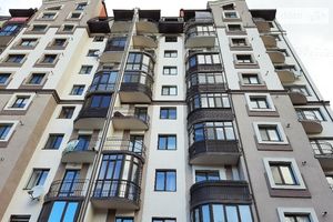 Продается 2-комнатная квартира 55 кв. м в Ивано-Франковске
