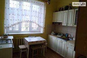 Продается 1-комнатная квартира 56 кв. м в Жовкве