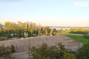 Продается 3-комнатная квартира 67 кв. м в Днепре