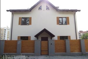 Продается дом на 2 этажа 320 кв. м с камином
