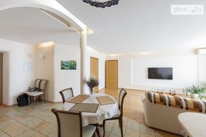 Продается 3-комнатная квартира 84 кв. м в Киеве