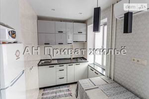 Продается 2-комнатная квартира 50 кв. м в Полтаве
