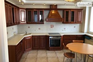 Сдается в аренду 4-комнатная квартира 122 кв. м в Киеве